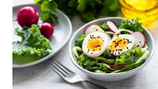 Легкий и пикантный салат из черемши: приготовьте вкусное блюдо-пятиминутку