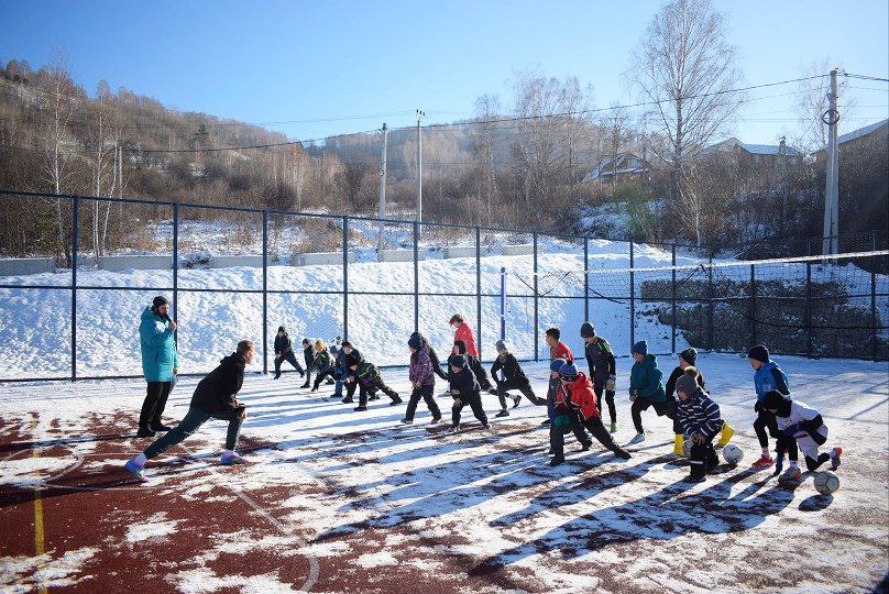 В Горно-Алтайске открыта спортивно-игровая площадка в микрорайоне «Яблоневый сад» В Горно-Алтайске открыта спортивно-игровая площадка в микрорайоне «Яблоневый сад»