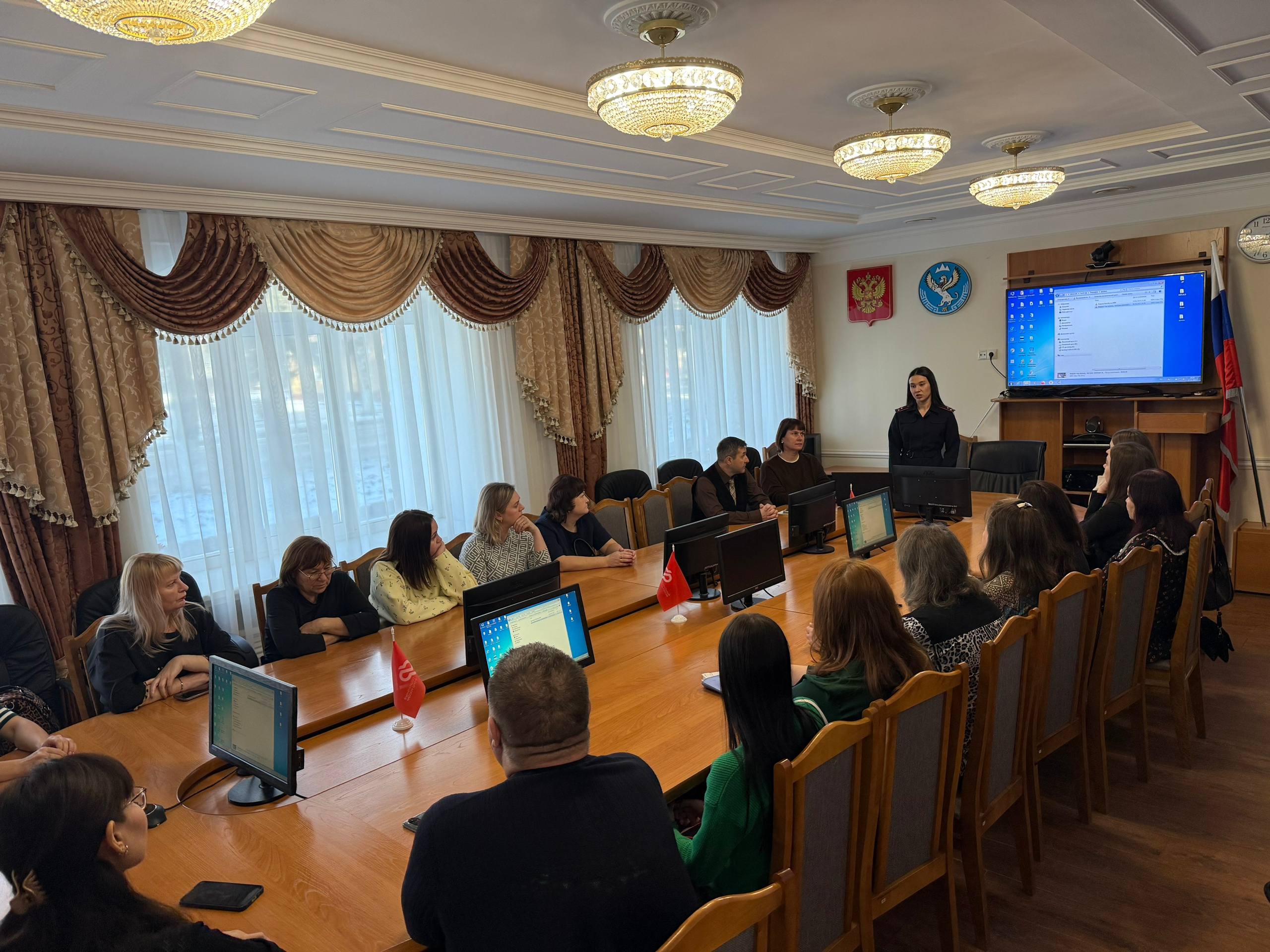 Сотрудник региональной Госавтоинспекции посетила отделение Фонда социального страхования по Республике Алтай Сотрудник региональной Госавтоинспекции посетила отделение Фонда социального страхования по Республике Алтай