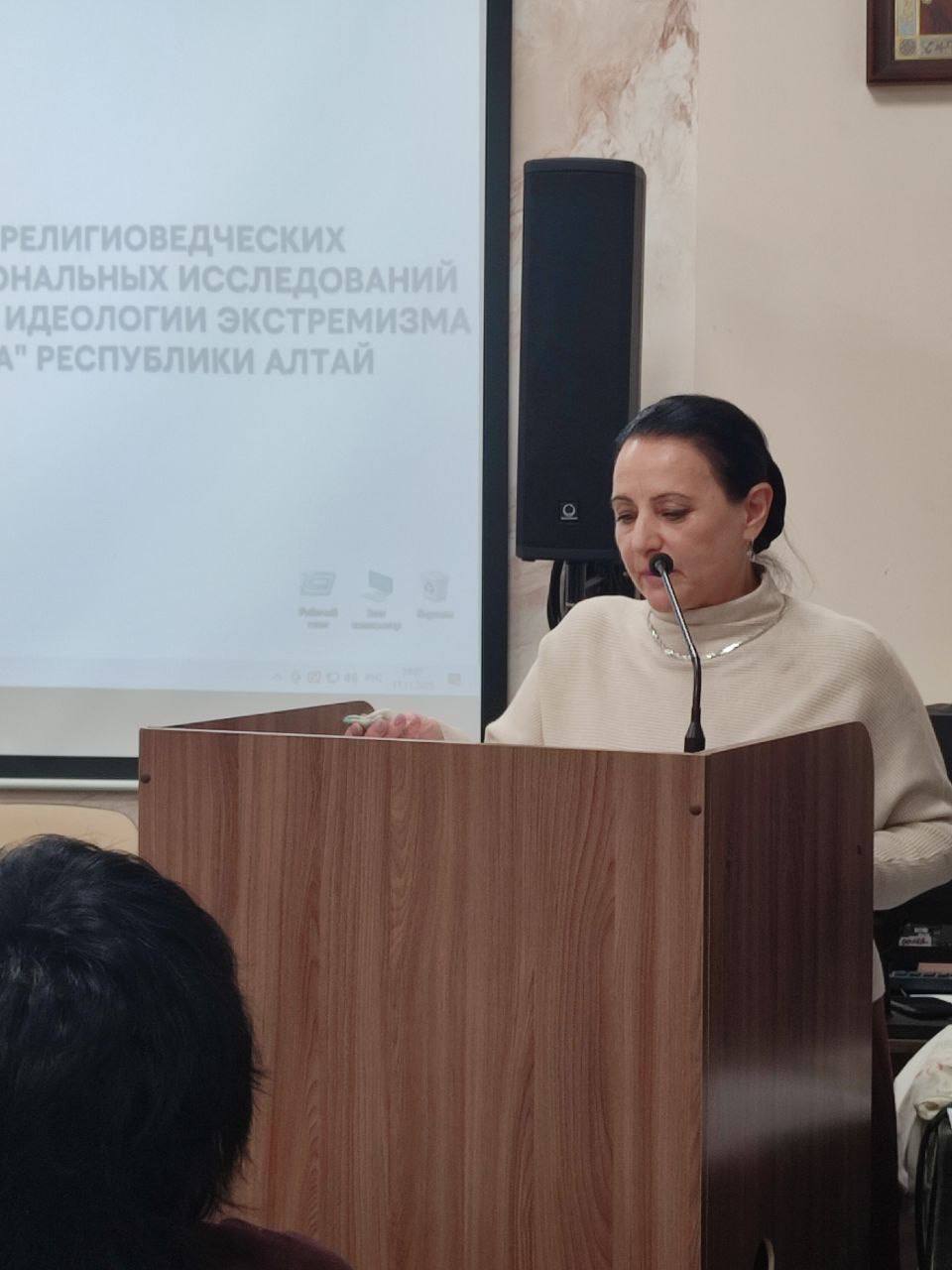 в Горноалтайской Епархии РПЦ (Московский патриархат) проходит круглый стол "Единство в многообразии: духовные ценности и консолидация молодёжи"