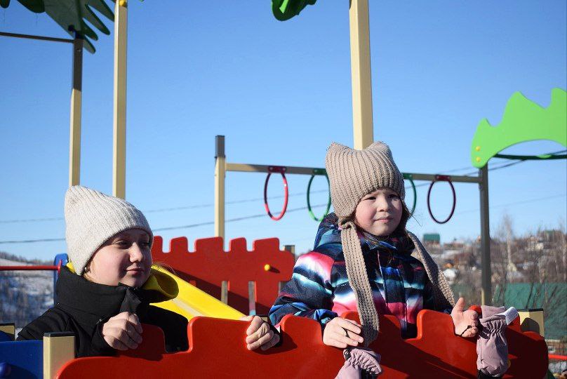 В Горно-Алтайске открыта спортивно-игровая площадка в микрорайоне «Яблоневый сад» В Горно-Алтайске открыта спортивно-игровая площадка в микрорайоне «Яблоневый сад»