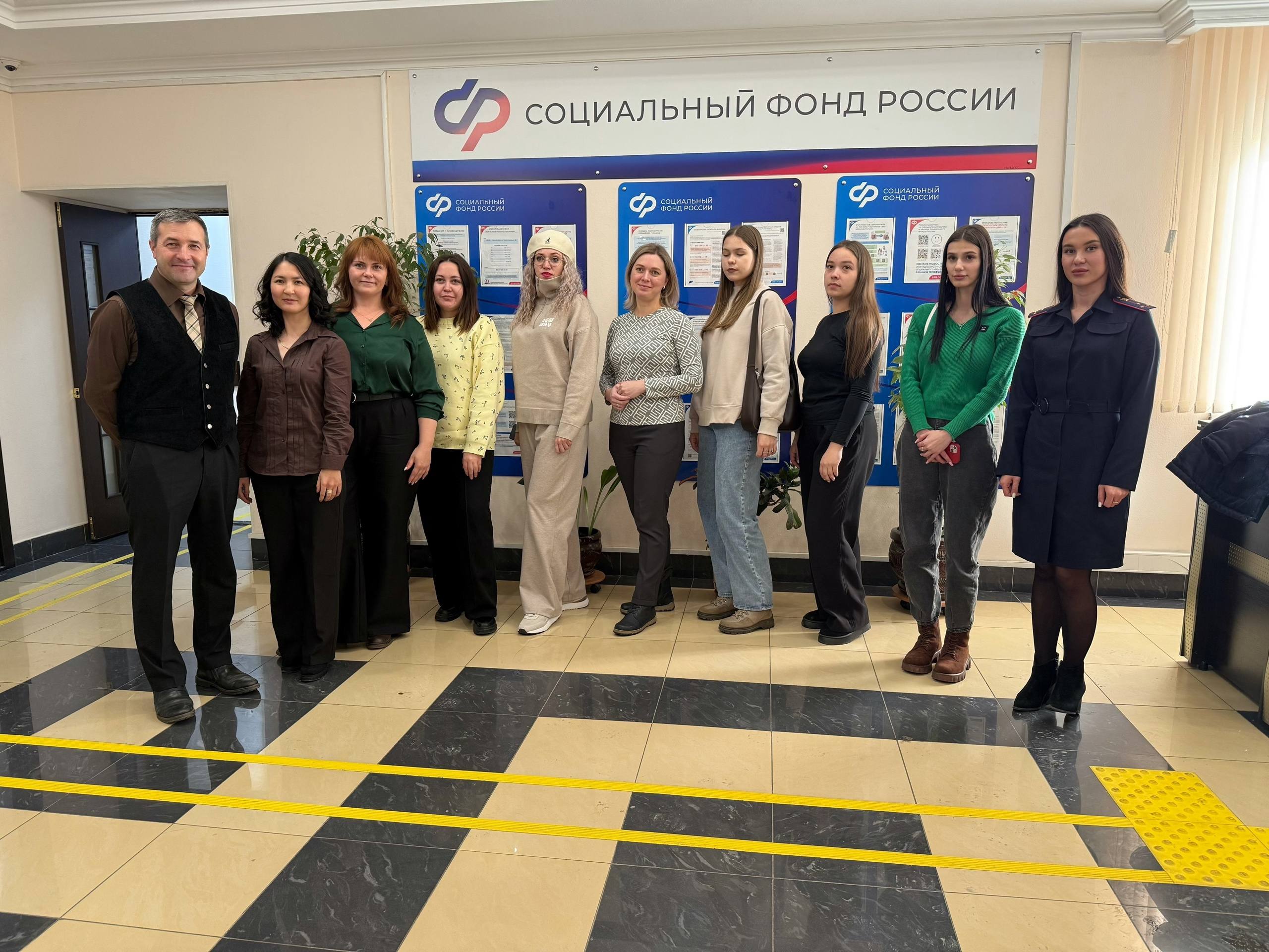 Сотрудник региональной Госавтоинспекции посетила отделение Фонда социального страхования по Республике Алтай Сотрудник региональной Госавтоинспекции посетила отделение Фонда социального страхования по Республике Алтай