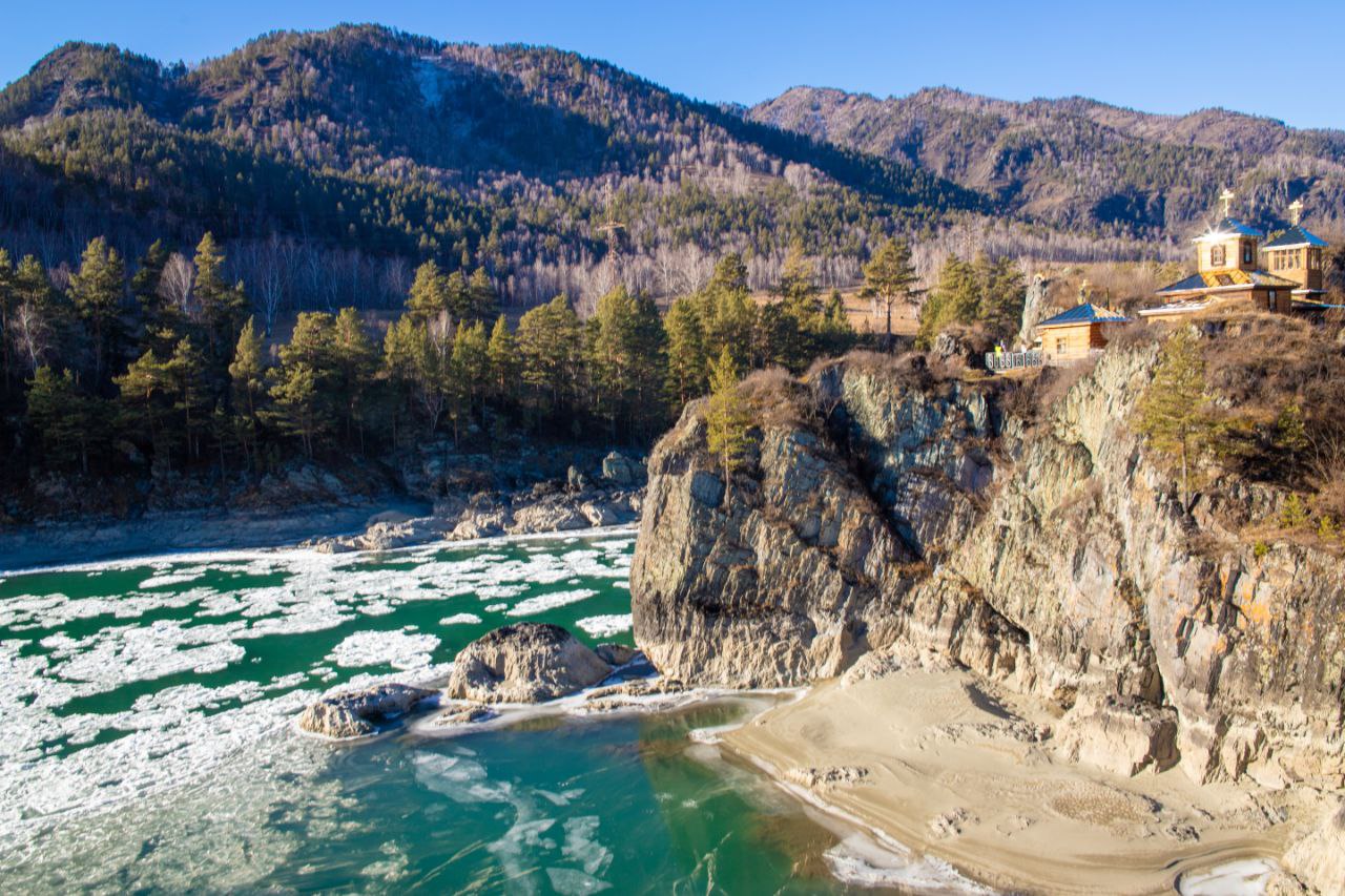 Чемал, река Катунь. Фото: Евгений Дядькин Чемал, река Катунь. Фото: Евгений Дядькин