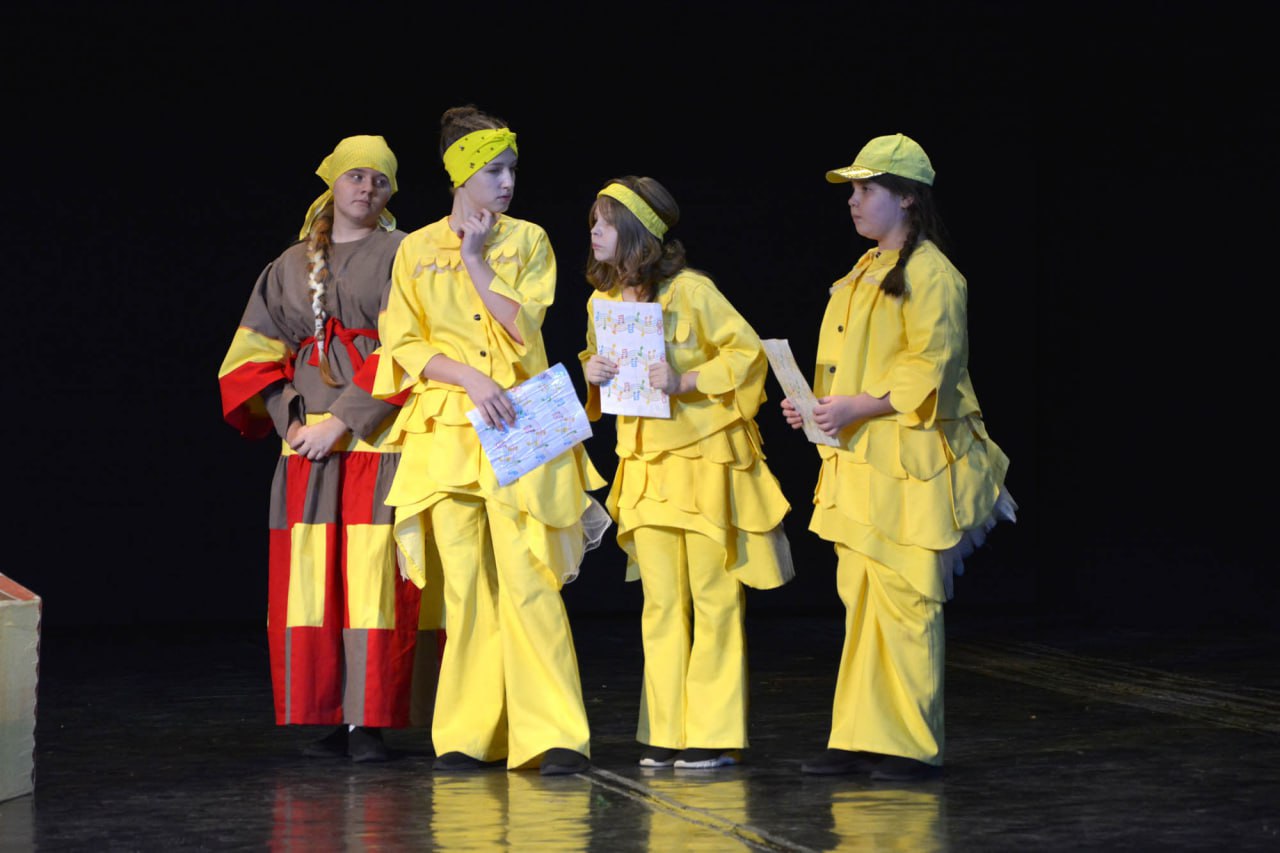 Более 400 актеров из 30 коллективов Республики Алтай и регионов Сибири участвовали в межрегиональном фестивале-конкурсе любительских театров «Театральный Boom» Более 400 актеров из 30 коллективов Республики Алтай и регионов Сибири участвовали в межрегиональном фестивале-конкурсе любительских театров «Театральный Boom»