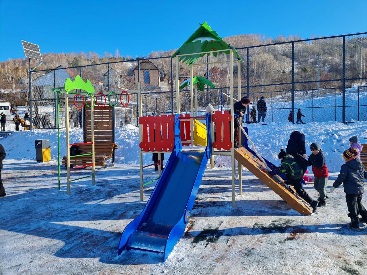 На Заимке в ТОС «Яблоневый сад» открыли детскую и спортивную площадку, сообщает сенатор Артур Кохоев На Заимке в ТОС «Яблоневый сад» открыли детскую и спортивную площадку, сообщает сенатор Артур Кохоев