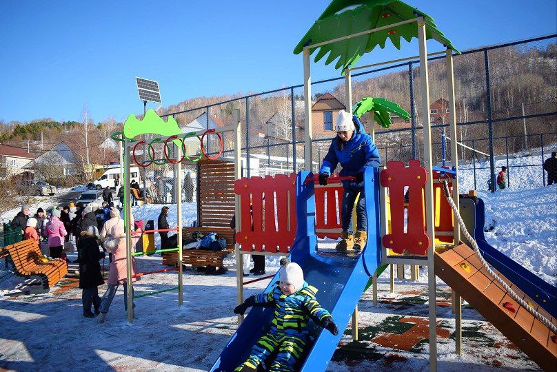 В Горно-Алтайске открыта спортивно-игровая площадка в микрорайоне «Яблоневый сад» В Горно-Алтайске открыта спортивно-игровая площадка в микрорайоне «Яблоневый сад»