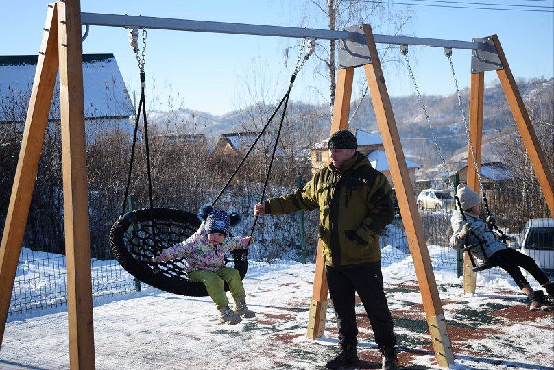 В Горно-Алтайске открыта спортивно-игровая площадка в микрорайоне «Яблоневый сад» В Горно-Алтайске открыта спортивно-игровая площадка в микрорайоне «Яблоневый сад»