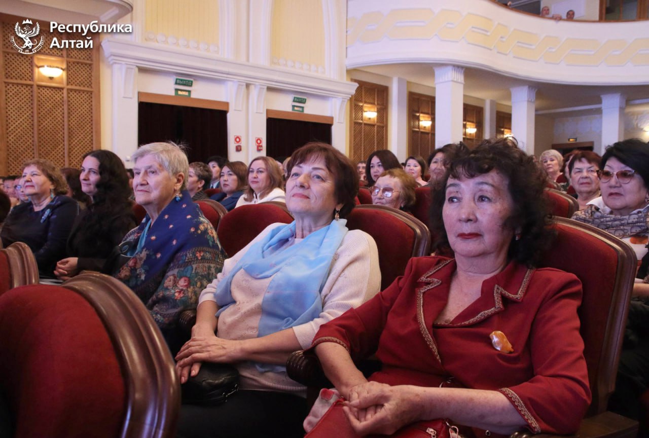 Глава Республики Алтай Андрей Турчак принял участие в торжественном мероприятии, посвященном 35-летию образования налоговой службы России и Дню работника налоговых органов Глава Республики Алтай Андрей Турчак принял участие в торжественном мероприятии, посвященном 35-летию образования налоговой службы России и Дню работника налоговых органов