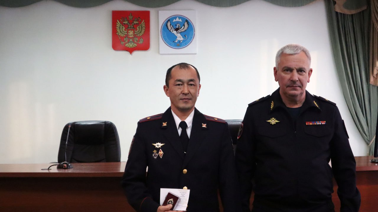 В МВД по Республике Алтай прошло торжественное мероприятие по случаю 102-ой годовщины образования службы участковых уполномоченных полиции в системе органов внутренних дел В МВД по Республике Алтай прошло торжественное мероприятие по случаю 102-ой годовщины образования службы участковых уполномоченных полиции в системе органов внутренних дел