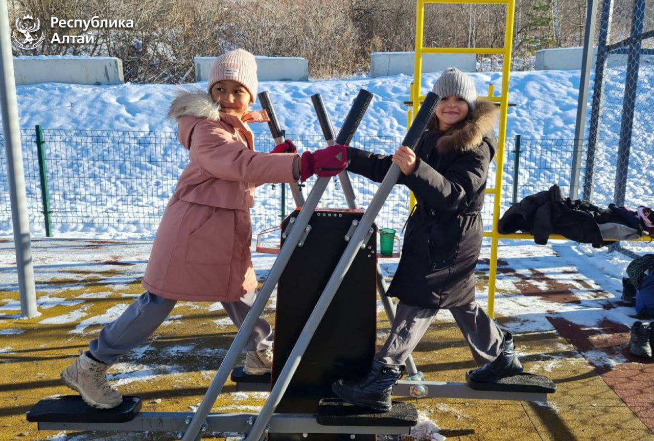 По национальному проекту «Инфраструктура для жизни» в Горно-Алтайске завершилось благоустройство новой детской спортивно-игровой площадки По национальному проекту «Инфраструктура для жизни» в Горно-Алтайске завершилось благоустройство новой детской спортивно-игровой площадки