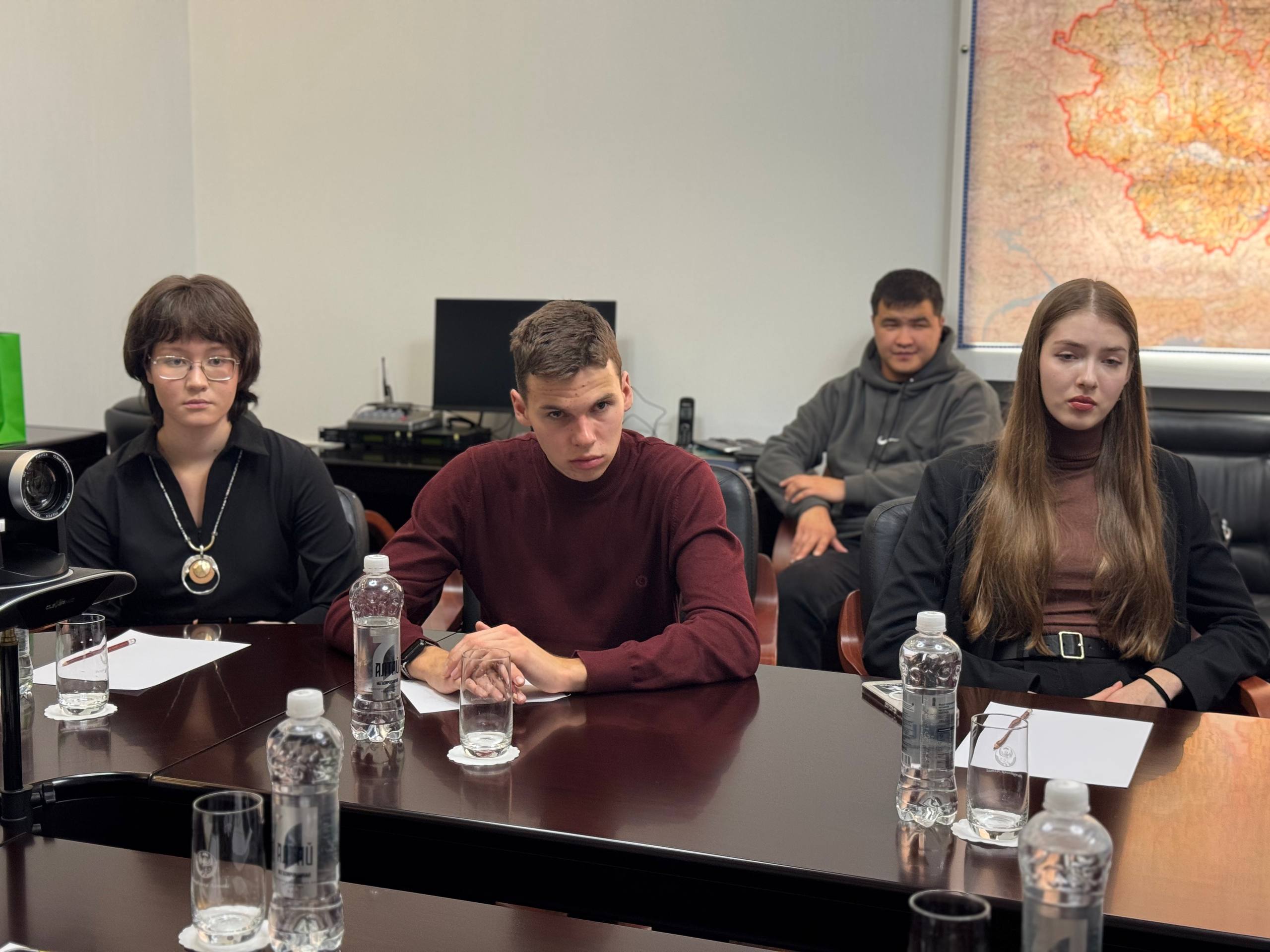 В Постоянном представительстве Республики Алтай в Москве прошла встреча со студентами-первокурсниками В Постоянном представительстве Республики Алтай в Москве прошла встреча со студентами-первокурсниками