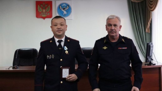 Министр внутренних дел по Республике Алтай Дмитрий Трощилов поздравил лучших участковых уполномоченных полиции с профессиональным праздником