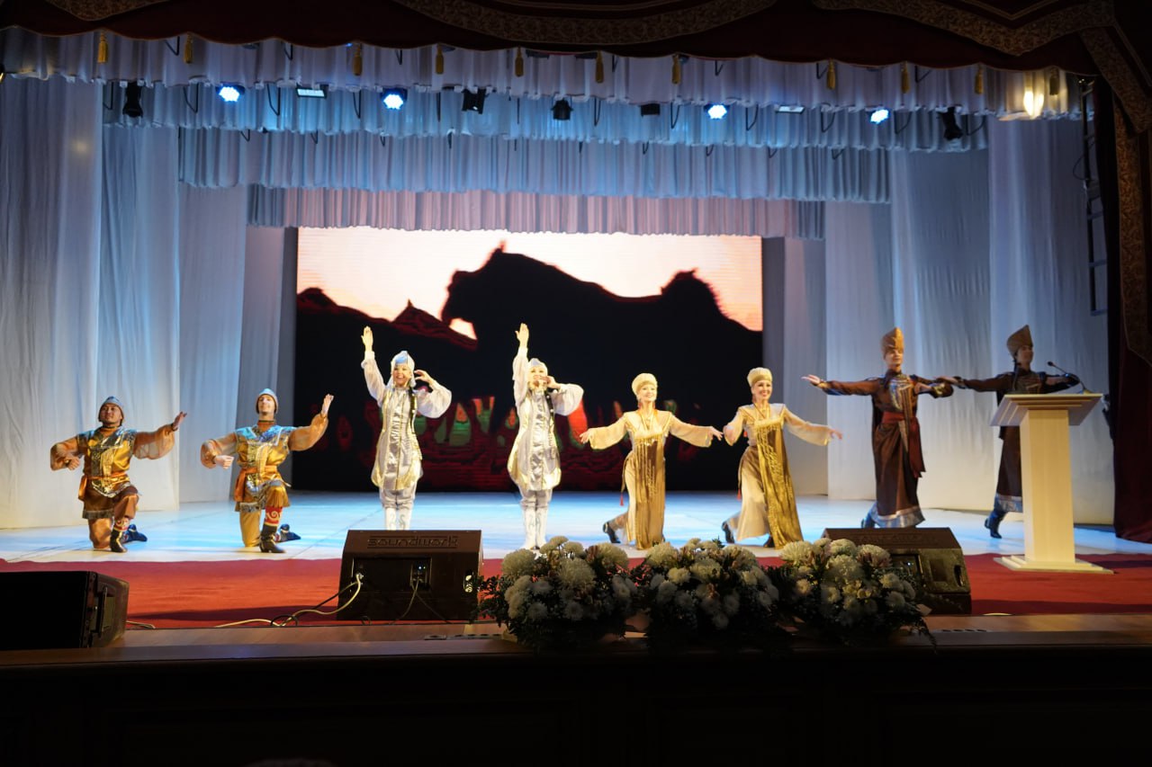 Поздравил сотрудников и ветеранов налоговой службы с 35-летием Управления Федеральной налоговой службы России и наступающим профессиональным праздником Поздравил сотрудников и ветеранов налоговой службы с 35-летием Управления Федеральной налоговой службы России и наступающим профессиональным праздником