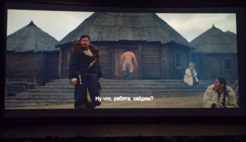 В кинотеатре "Голубой Алтай" идет презентация фильма "Волки"