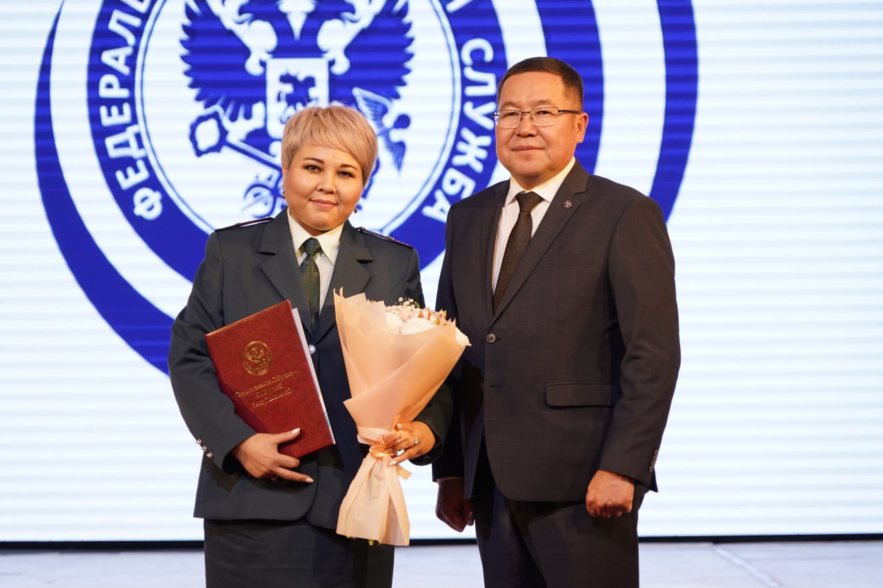 Поздравил сотрудников и ветеранов налоговой службы с 35-летием Управления Федеральной налоговой службы России и наступающим профессиональным праздником Поздравил сотрудников и ветеранов налоговой службы с 35-летием Управления Федеральной налоговой службы России и наступающим профессиональным праздником