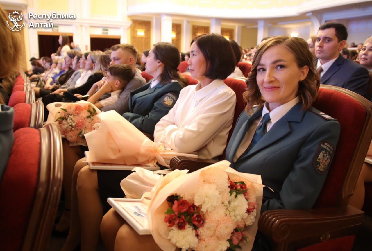 Глава Республики Алтай Андрей Турчак принял участие в торжественном мероприятии, посвященном 35-летию образования налоговой службы России и Дню работника налоговых органов Глава Республики Алтай Андрей Турчак принял участие в торжественном мероприятии, посвященном 35-летию образования налоговой службы России и Дню работника налоговых органов