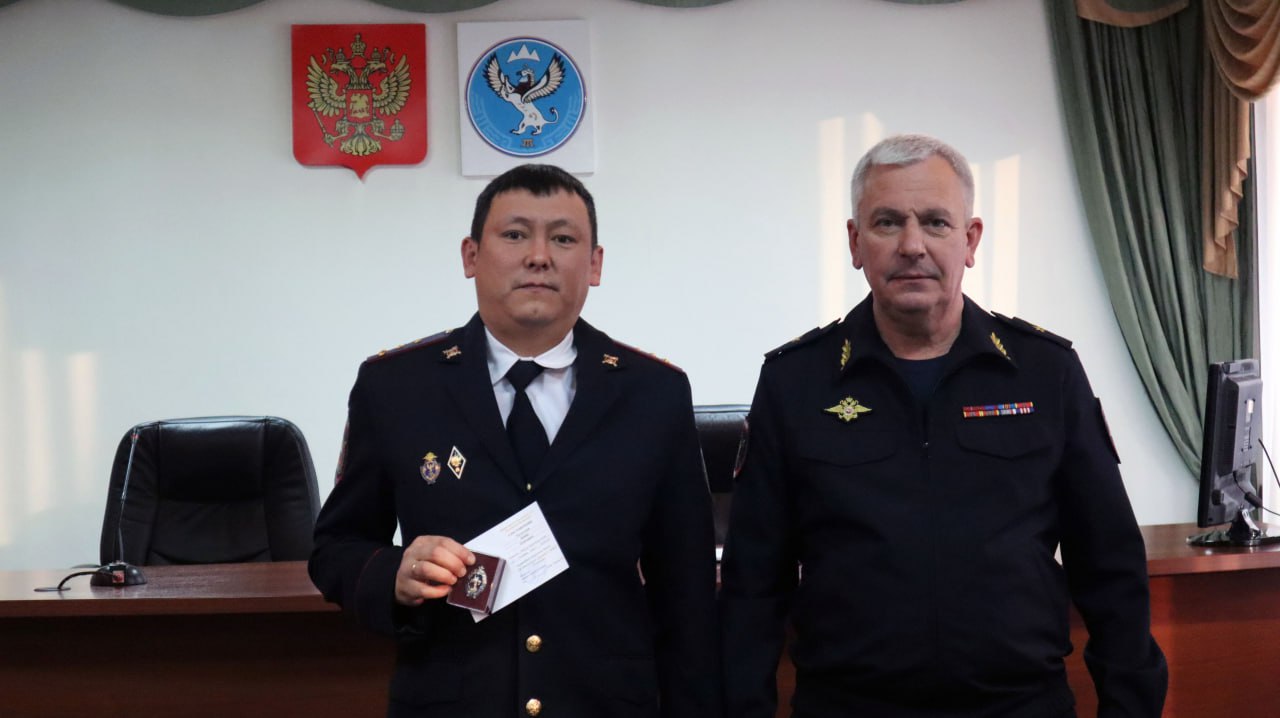 В МВД по Республике Алтай прошло торжественное мероприятие по случаю 102-ой годовщины образования службы участковых уполномоченных полиции в системе органов внутренних дел В МВД по Республике Алтай прошло торжественное мероприятие по случаю 102-ой годовщины образования службы участковых уполномоченных полиции в системе органов внутренних дел