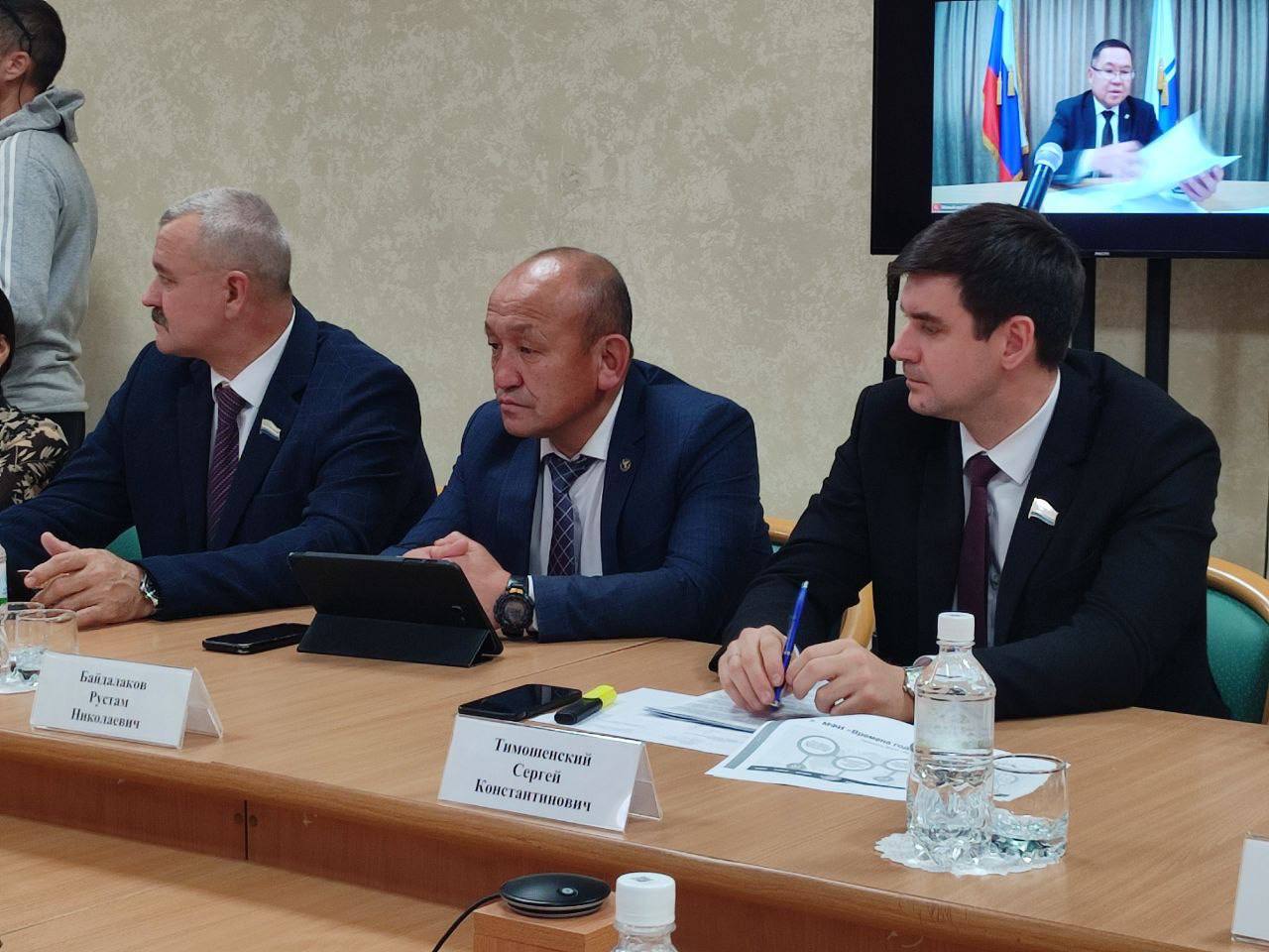 в региональном Парламенте проходит заседание Президиума Государственного Собрания - Эл Курултай РА в региональном Парламенте проходит заседание Президиума Государственного Собрания - Эл Курултай РА