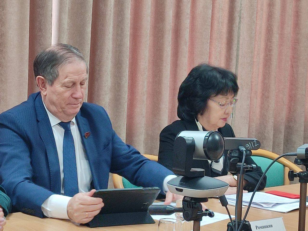 в региональном Парламенте проходит заседание Президиума Государственного Собрания - Эл Курултай РА в региональном Парламенте проходит заседание Президиума Государственного Собрания - Эл Курултай РА