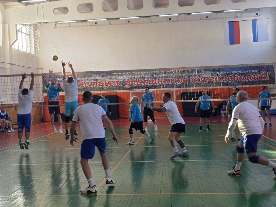 Турнир по волейболу среди ветеранов спорта, посвящённый памяти Юрия Антарадонова прошел в Республике Алтай