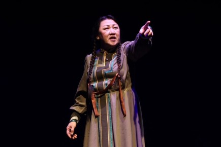 Эльмира Челтенова, заслуженная артистка Республики Алтай, завоевала награду за лучшую женскую роль