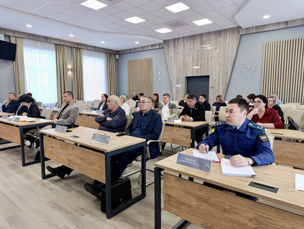 На сессии в Майме приняты меры поддержки педагогов и учреждена новая медаль На сессии в Майме приняты меры поддержки педагогов и учреждена новая медаль