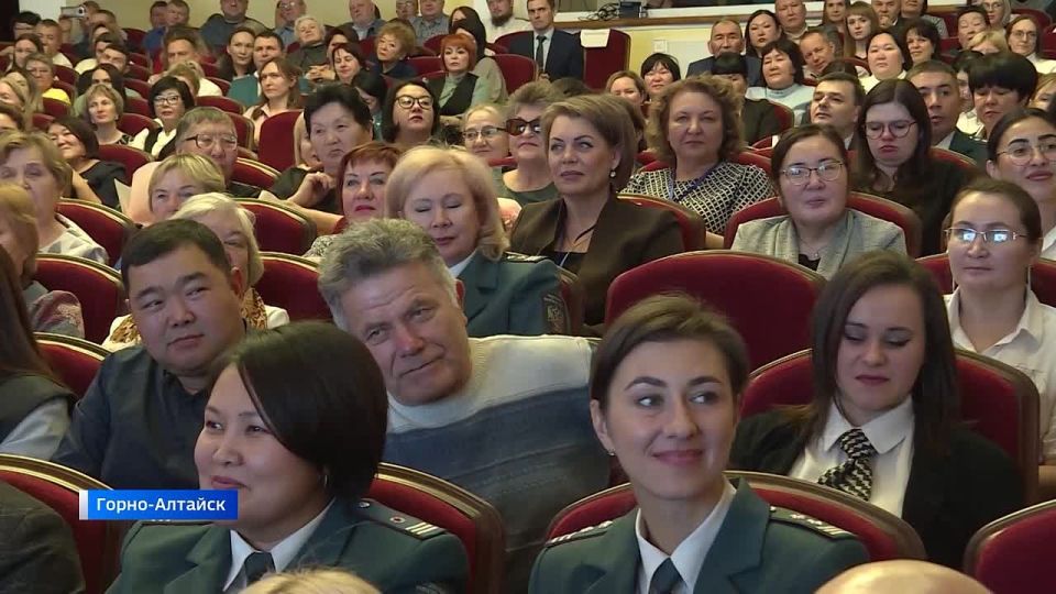 Налоговая служба Республики Алтай отмечена наградами и признанием