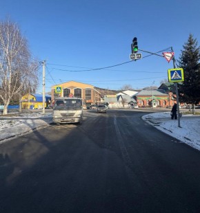 В Горно-Алтайске водитель крана-манипулятора сбил пожилую горожанку на пешеходном переходе