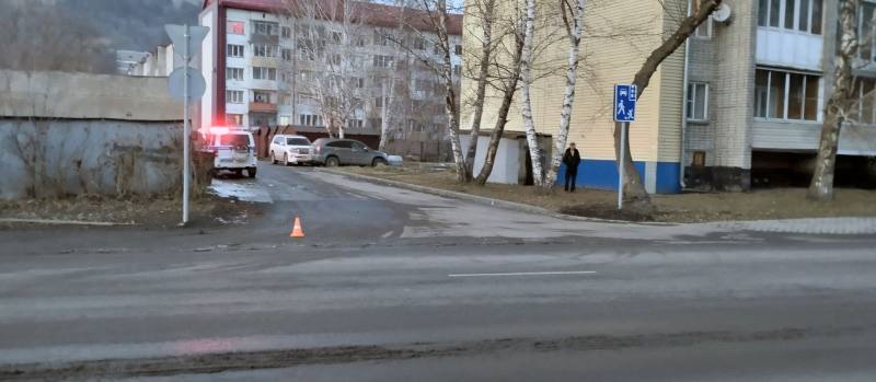 В Горно-Алтайске водитель иномарки не уступил дорогу девушке-пешеходу и допустил на неё наезд