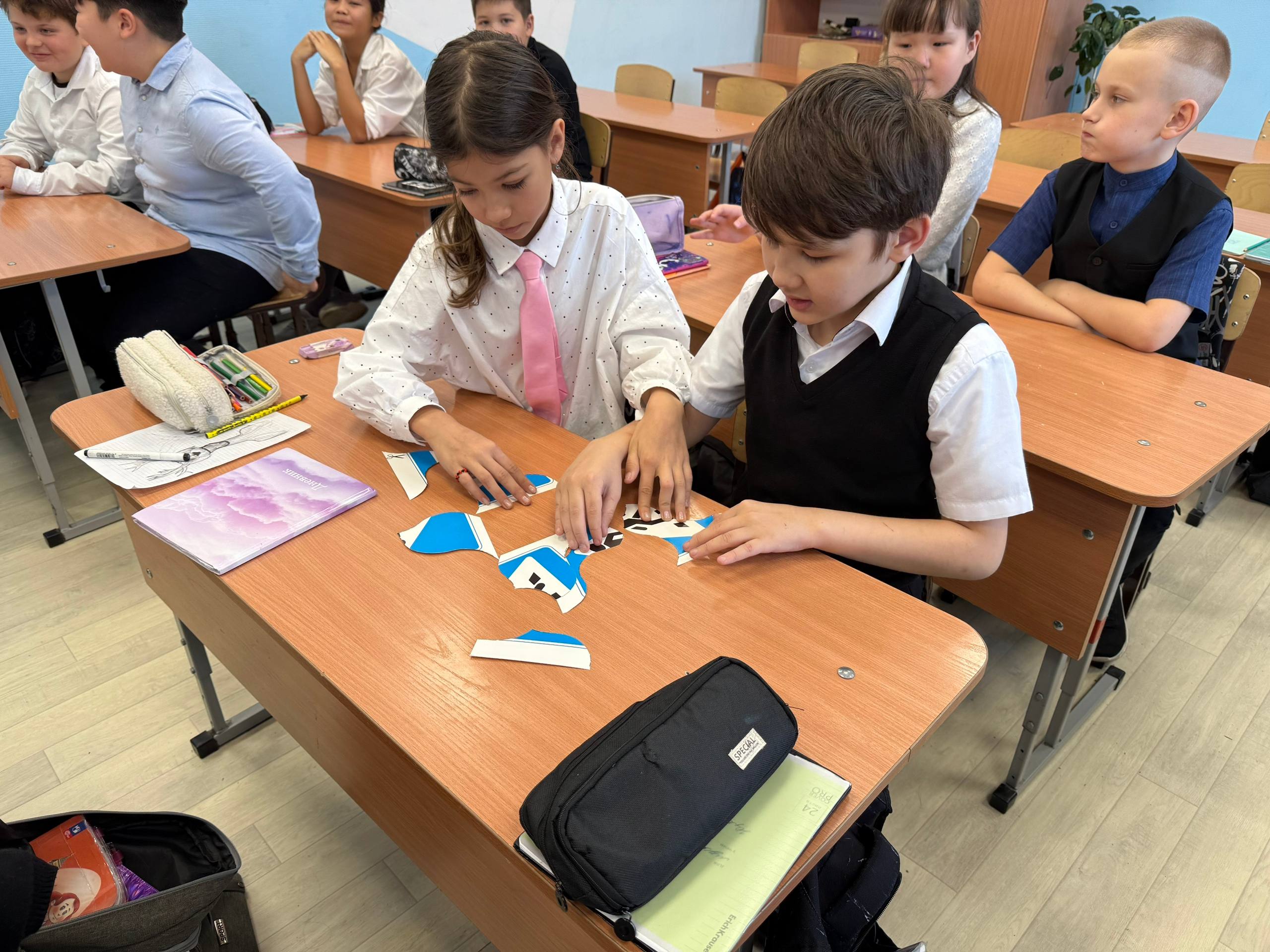 Сотрудники региональной Госавтоинспекции провели увлекательный урок по ПДД для учеников МБОУ «Новая школа г. Горно-Алтайска» Сотрудники региональной Госавтоинспекции провели увлекательный урок по ПДД для учеников МБОУ «Новая школа г. Горно-Алтайска»