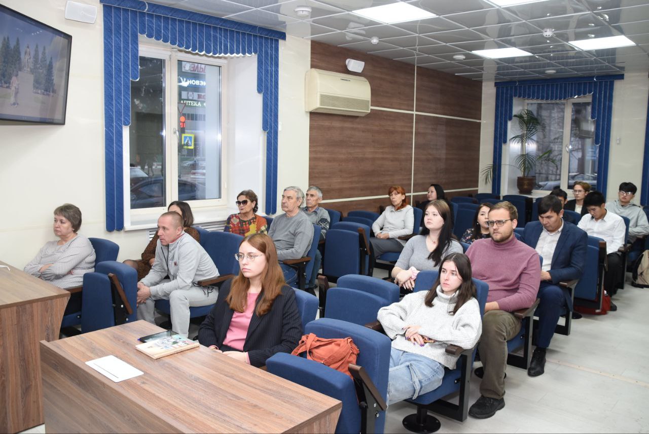 Обсуждение дизайн-проектов по благоустройству общественных территорий, которые преобразятся в 2026 году, состоялось в администрации Горно-Алтайска Обсуждение дизайн-проектов по благоустройству общественных территорий, которые преобразятся в 2026 году, состоялось в администрации Горно-Алтайска