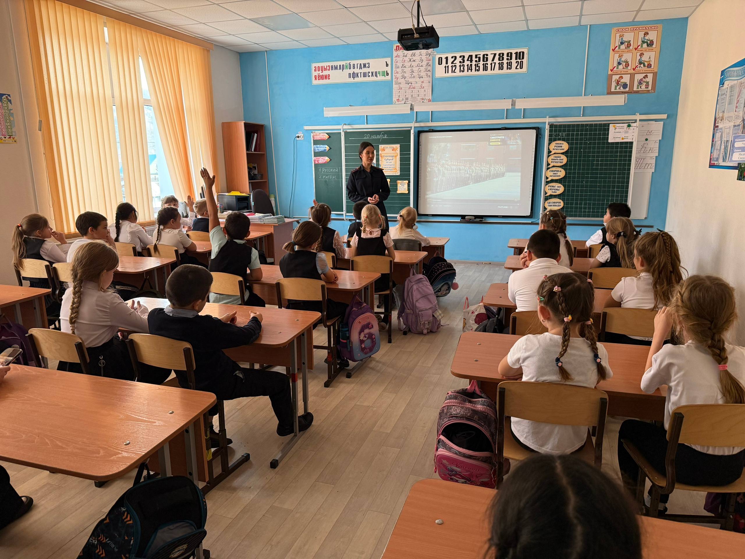 Сотрудники региональной Госавтоинспекции провели увлекательный урок по ПДД для учеников МБОУ «Новая школа г. Горно-Алтайска» Сотрудники региональной Госавтоинспекции провели увлекательный урок по ПДД для учеников МБОУ «Новая школа г. Горно-Алтайска»