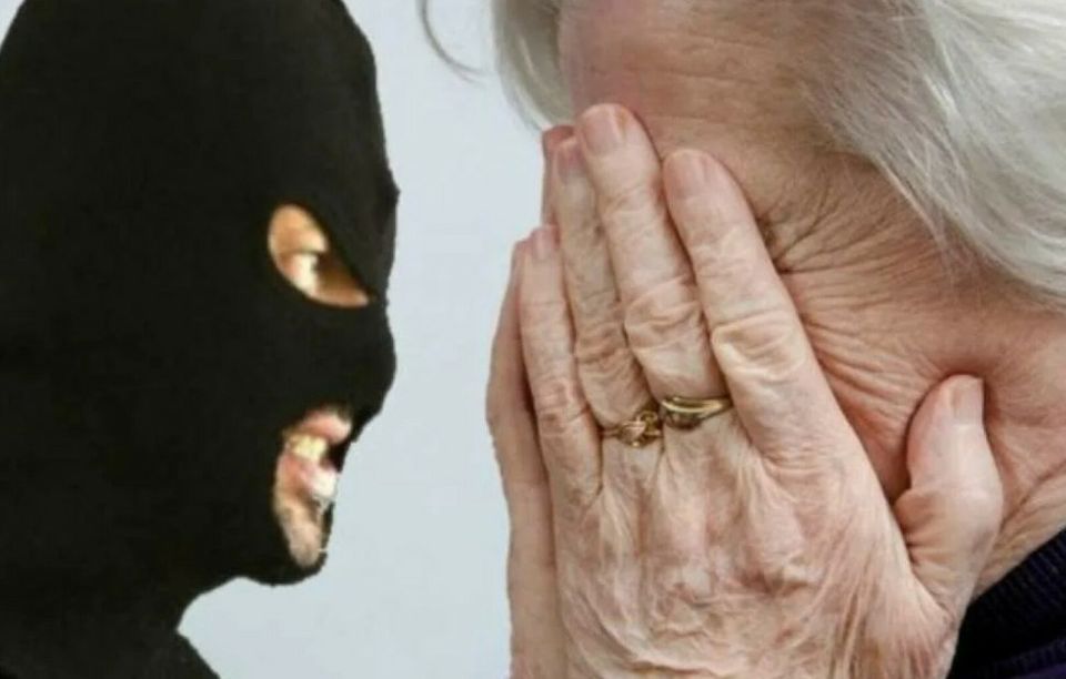 В Республике Алтай мошенники похитили у пенсионерок более полумиллиона рублей