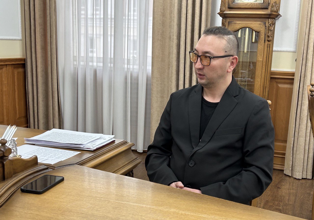 Встретился с артистами нашего театра, исполнившими главные роли в фильме «Волки» Михаила Кулунакова Встретился с артистами нашего театра, исполнившими главные роли в фильме «Волки» Михаила Кулунакова