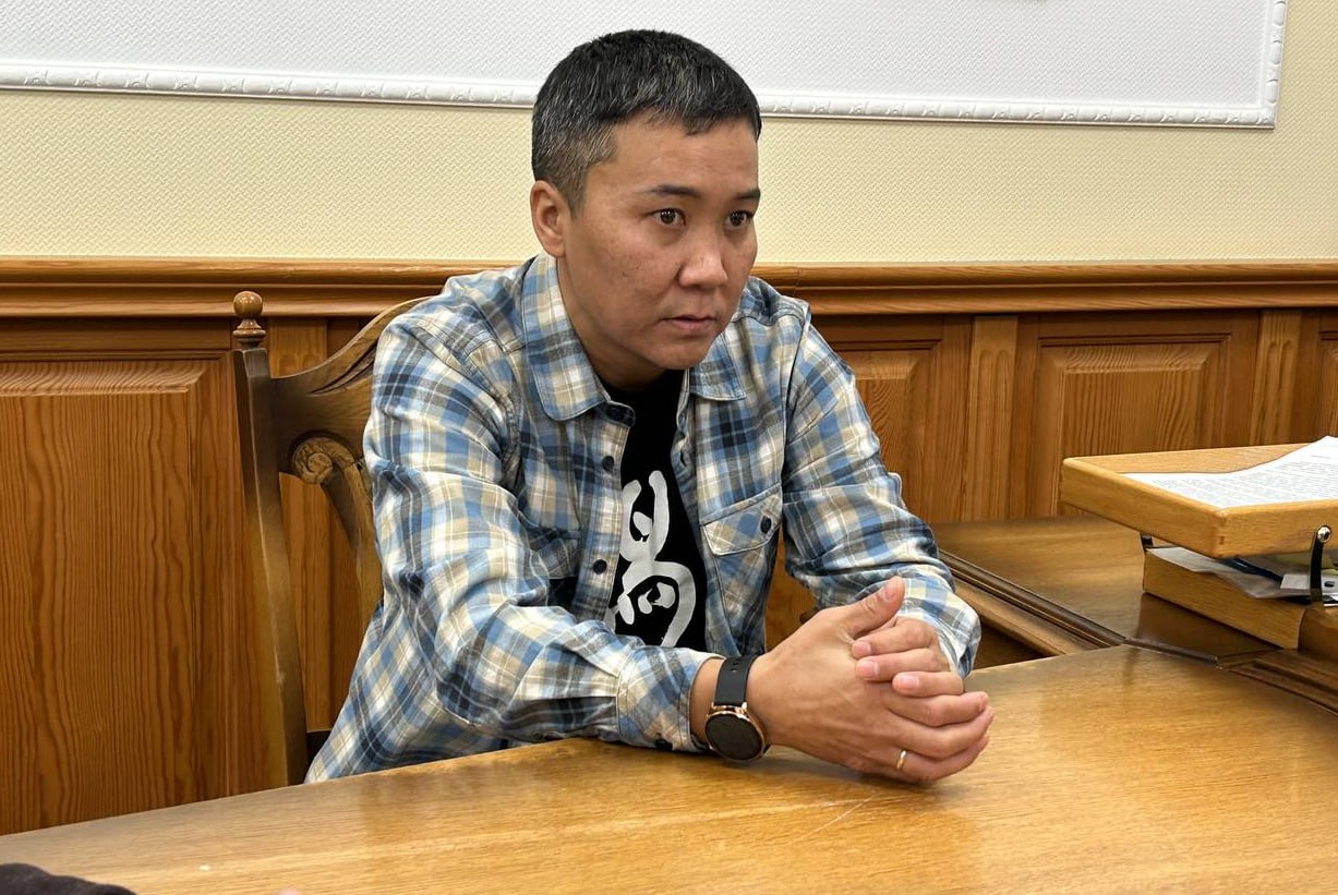 Встретился с артистами нашего театра, исполнившими главные роли в фильме «Волки» Михаила Кулунакова Встретился с артистами нашего театра, исполнившими главные роли в фильме «Волки» Михаила Кулунакова