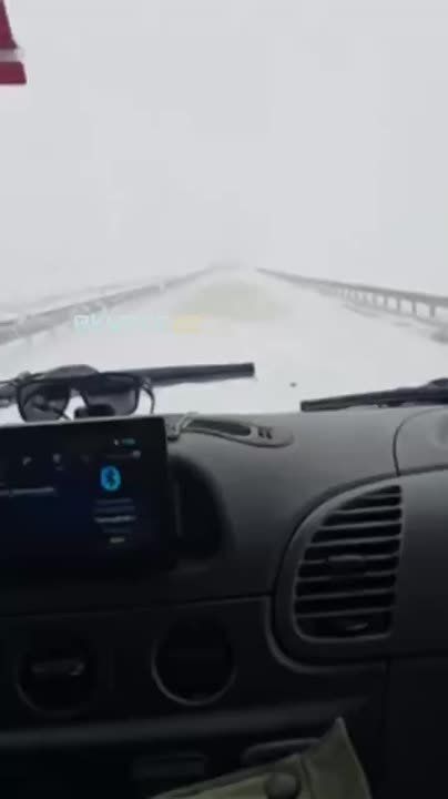 На дороге между Бийском и Барнаулом перемёты, несколько машин съехали в кювет