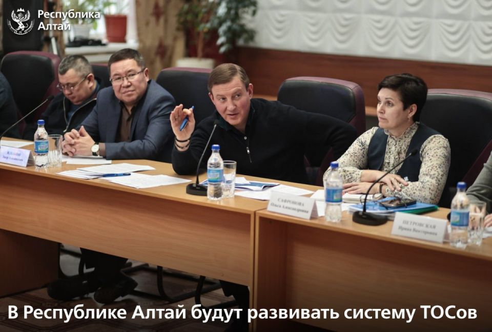 Глава региона Андрей Турчак в Усть-Кане провел совещание с главами города и районов