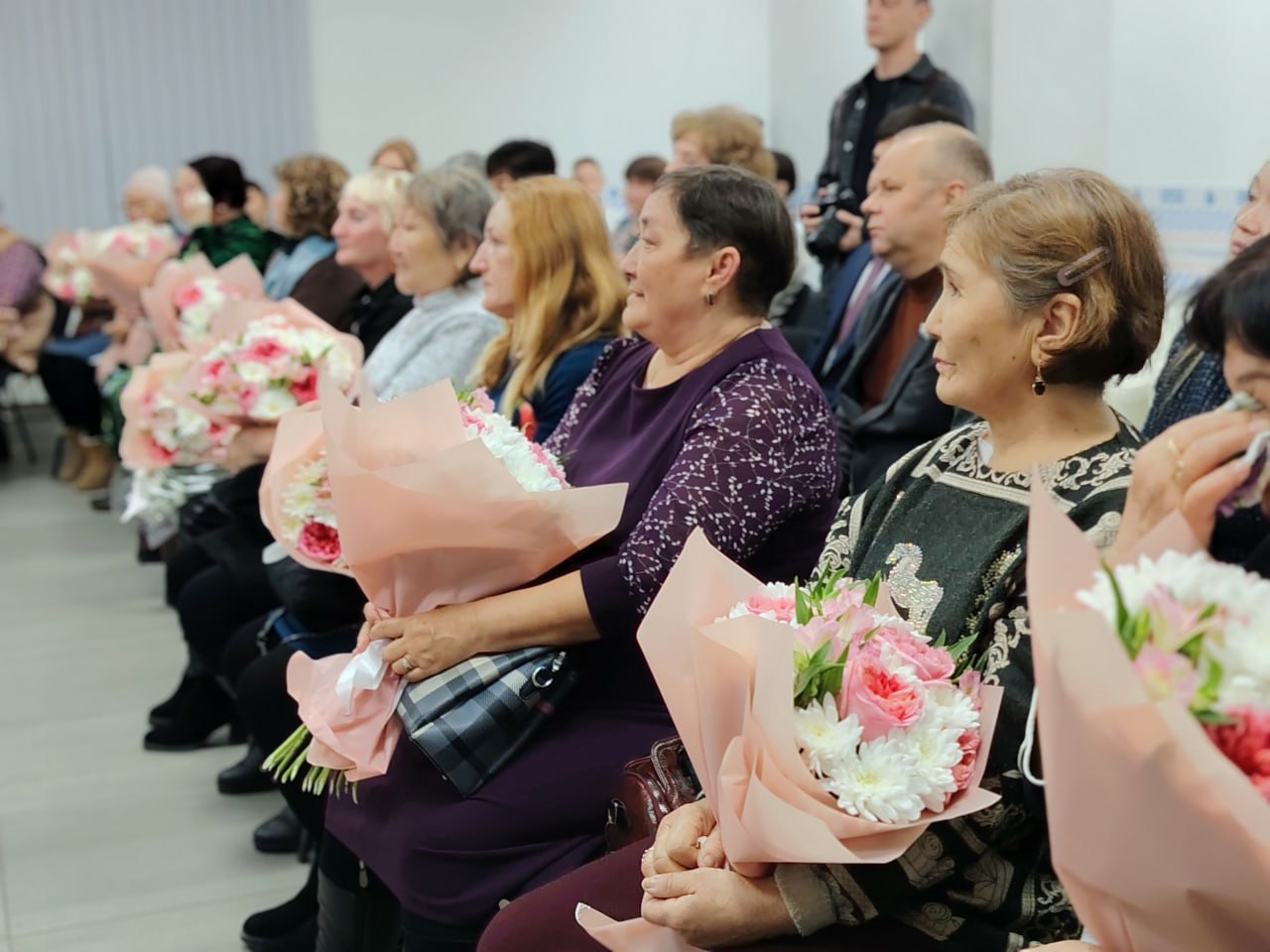 В Республике Алтай открылась фотовыставка "Мама героя", посвященная матерям павших воинов В Республике Алтай открылась фотовыставка "Мама героя", посвященная матерям павших воинов