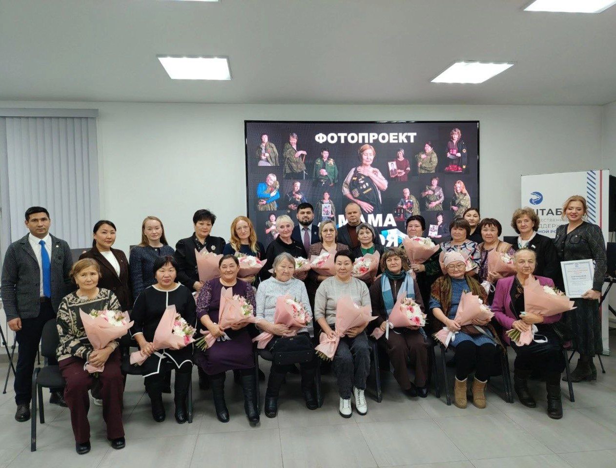 В Республике Алтай открылась фотовыставка "Мама героя", посвященная матерям павших воинов В Республике Алтай открылась фотовыставка "Мама героя", посвященная матерям павших воинов