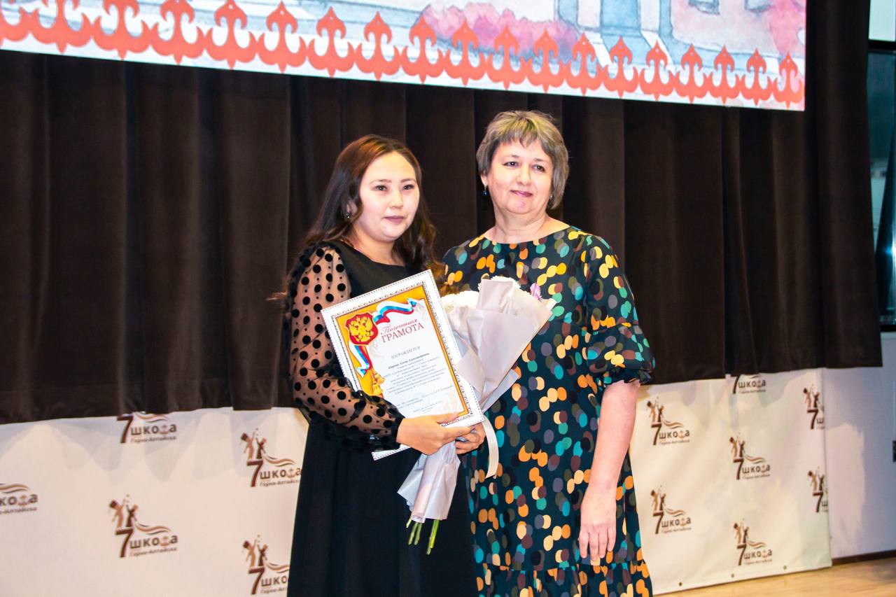 Госнаграды вручили педагогам на праздновании юбилея школы №7 Госнаграды вручили педагогам на праздновании юбилея школы №7