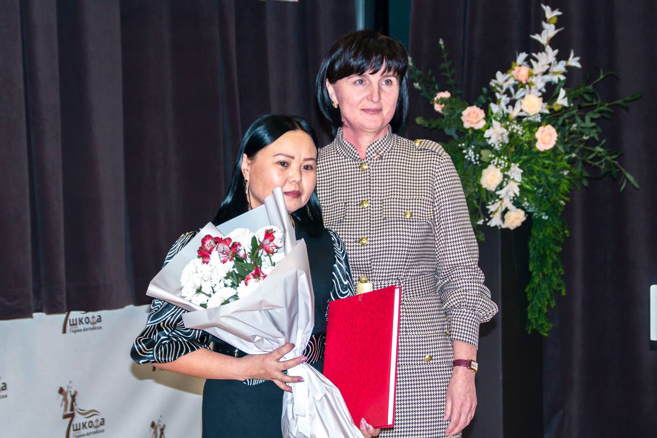 Госнаграды вручили педагогам на праздновании юбилея школы №7 Госнаграды вручили педагогам на праздновании юбилея школы №7