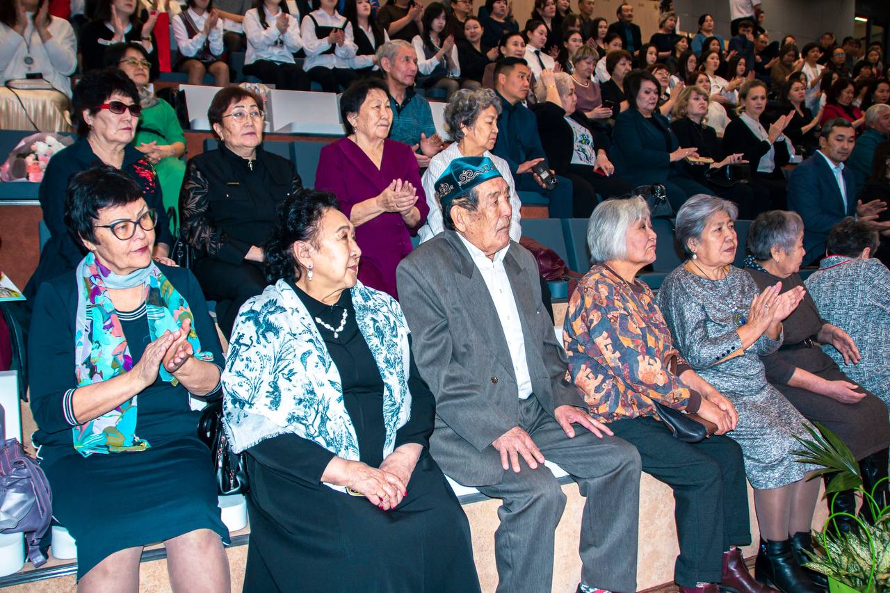 Госнаграды вручили педагогам на праздновании юбилея школы №7 Госнаграды вручили педагогам на праздновании юбилея школы №7