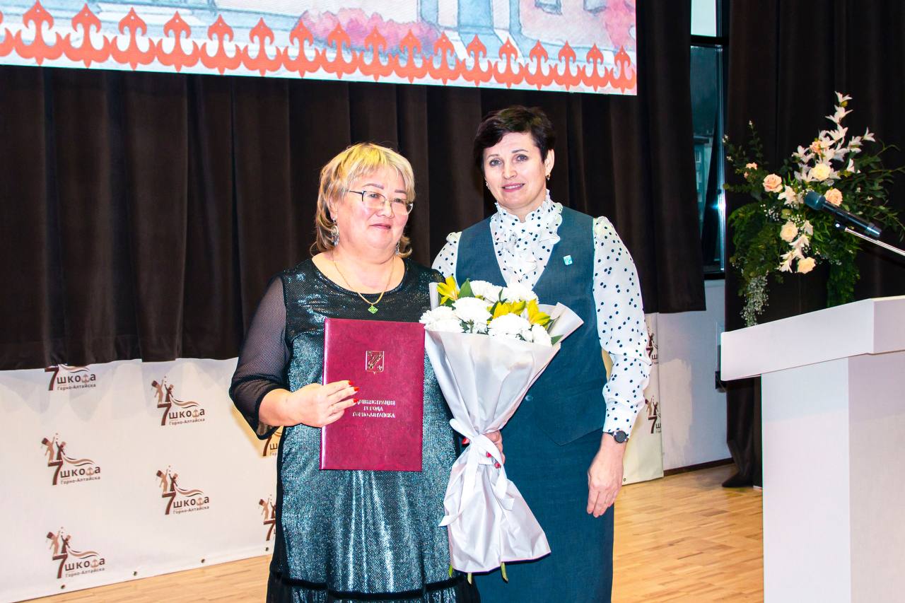 Госнаграды вручили педагогам на праздновании юбилея школы №7 Госнаграды вручили педагогам на праздновании юбилея школы №7