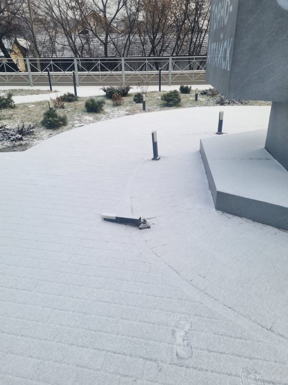 Кто-то решил, что если покажет «силушку богатырскую» и попинает фонари, то «по-любому будет в авторитете», и сломал подсветку на новом арт-объекте на въезде в Горно-Алтайск Кто-то решил, что если покажет «силушку богатырскую» и попинает фонари, то «по-любому будет в авторитете», и сломал подсветку на новом арт-объекте на въезде в Горно-Алтайск