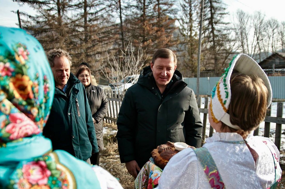 Камнерезную мастерскую по обработке яшмы и порфира откроют при центре русской культуры «Горница» в селе Коргон Усть-Канского района Камнерезную мастерскую по обработке яшмы и порфира откроют при центре русской культуры «Горница» в селе Коргон Усть-Канского района