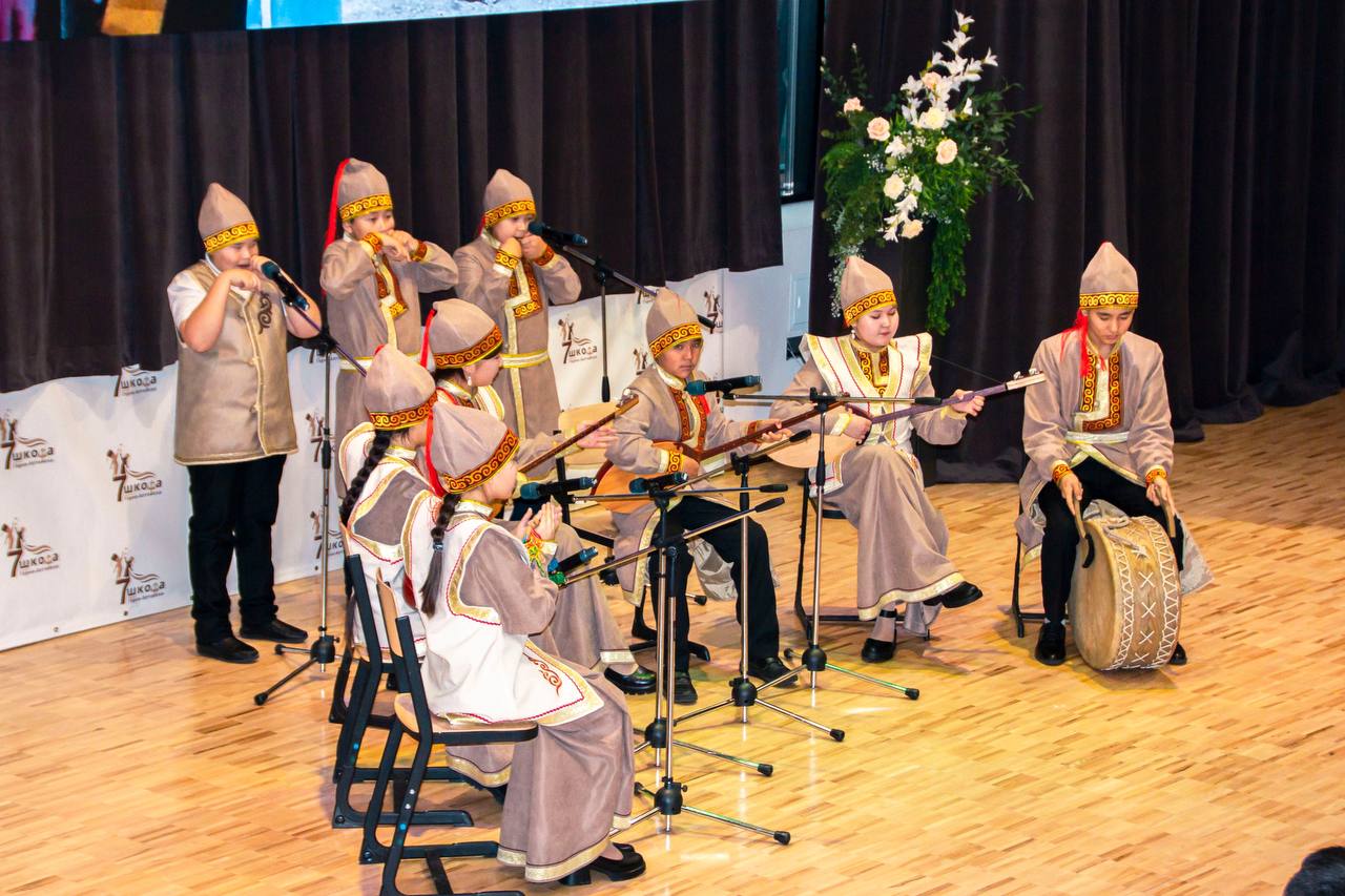 Госнаграды вручили педагогам на праздновании юбилея школы №7 Госнаграды вручили педагогам на праздновании юбилея школы №7