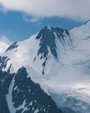 Гора Белуха — одна из самых высоких вершин России, которая находится в Республике Алтай