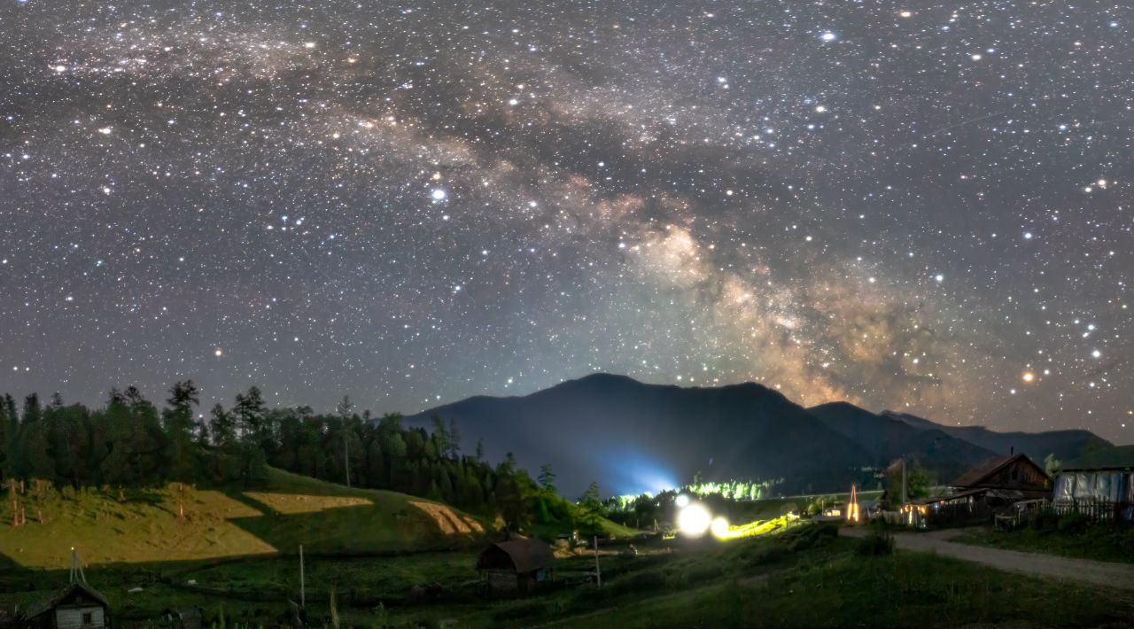 Проехав около 60 000 км автостопом, я всё равно не мог не вернуться на Алтай — свою кровную родину Проехав около 60 000 км автостопом, я всё равно не мог не вернуться на Алтай — свою кровную родину