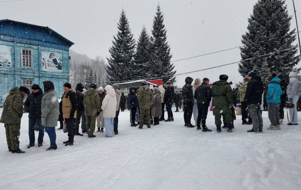 В Военном комиссариате Республики Алтай состоялось знаковое событие – торжественные проводы группы призывников, направляющихся для прохождения военной службы по призыву в Пограничные органы ФСБ России
