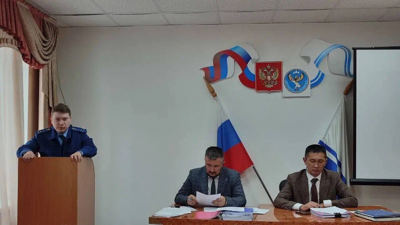 Сотрудники прокуратуры Чемальского района приняли участие в заседании постоянных комиссий Совета депутатов района Сотрудники прокуратуры Чемальского района приняли участие в заседании постоянных комиссий Совета депутатов района